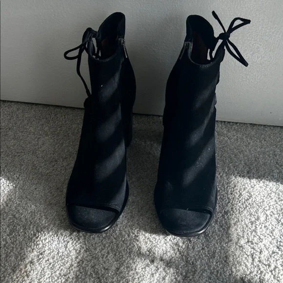 Frye Amy Side Ghillie Bootie NWOT - Picture 3 of 7